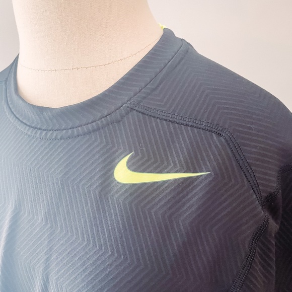 Nike Men’s Black Pullover - Picture 3 of 5